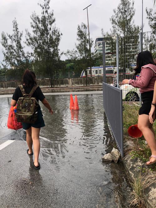 梦见涨潮淹水,有闲暇时间能缓冲
