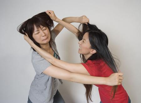 梦见跟女人打架