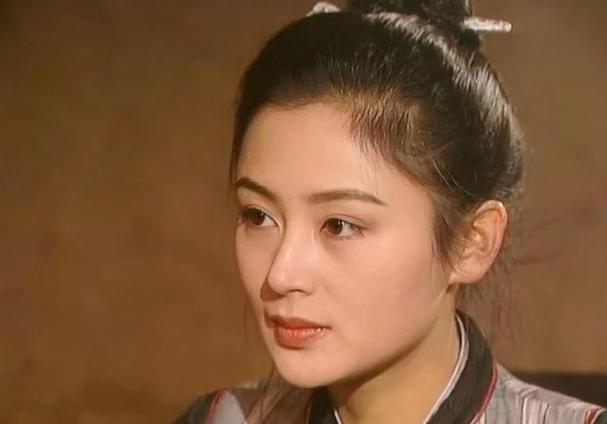 高眉飞扬的人能力出众