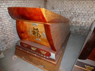 梦见床在坟上