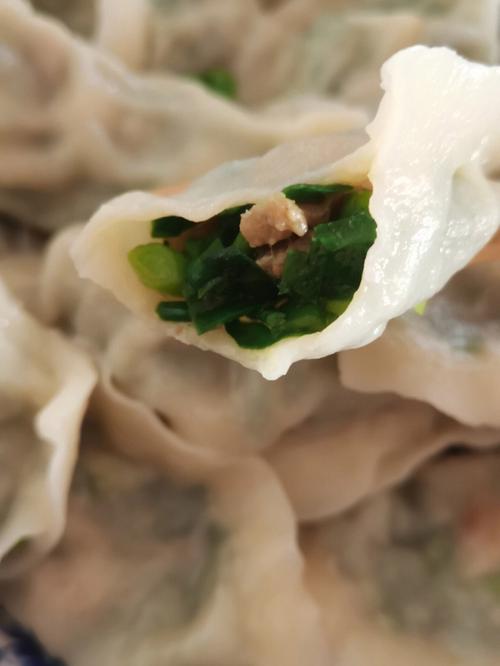 吃韭菜馅饺子