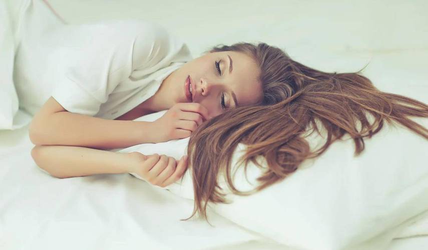 女人梦到死人是什么意思