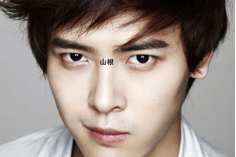 鼻子短的男人