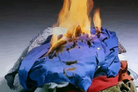 梦见自己衣服被烧破了