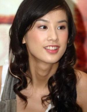 颈有喉结的女人是个经济独立的女性吗