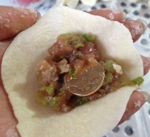 梦见吃饺子吃到硬币是什么预兆?