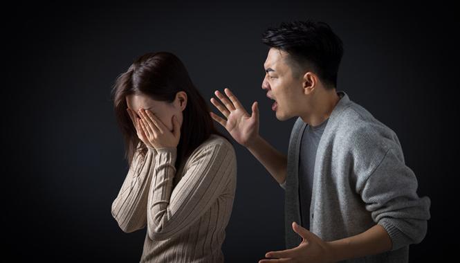 已婚女人梦见看见别人吵架