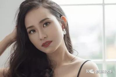 天庭饱满的女生
