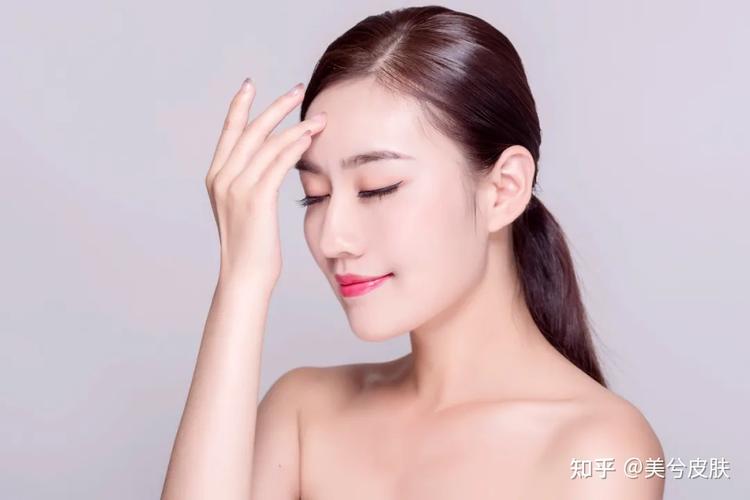 皮肤润泽的女孩子很招异性喜欢