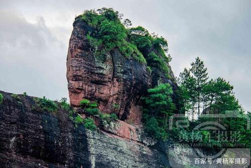 梦见巨大奇特的山石什么意思