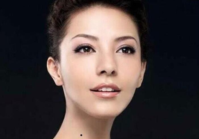 女生前脖子正中间有痣是好命还是苦命
