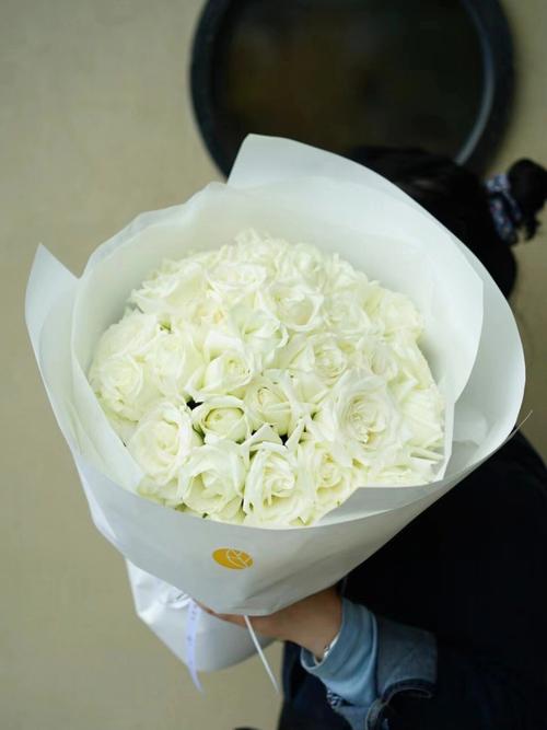 33支白玫瑰的花语,33支白玫瑰代表什么意思?