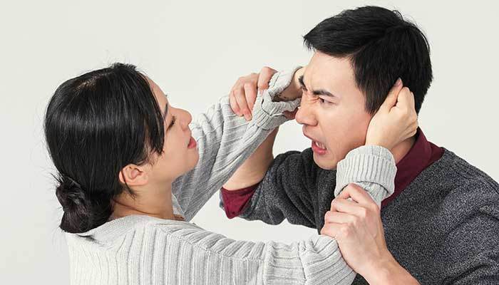 梦见和一个女人打架是什么意思?