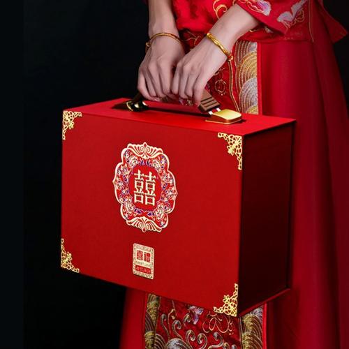 结婚男方抬盒子装什么