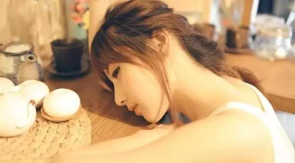 哪个生肖女会让人一见钟情