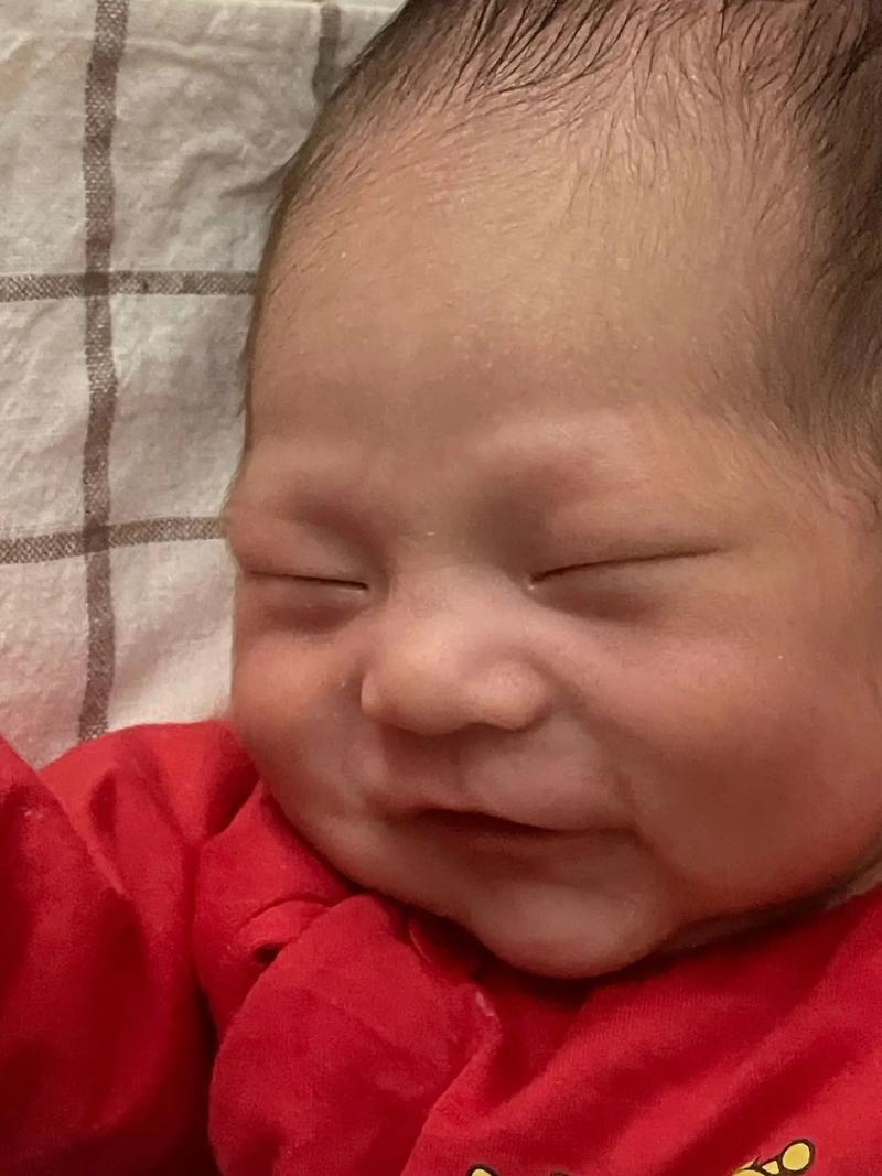 梦见婴儿对自己笑好不好