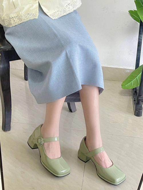 梦见穿绿高跟鞋