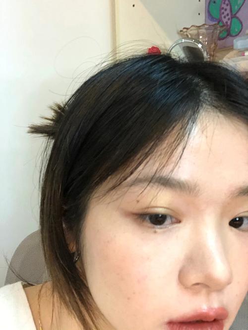 眉毛尾部有痣的女性,喜欢养小白脸
