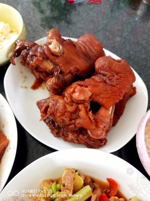 梦见吃别人做的饭