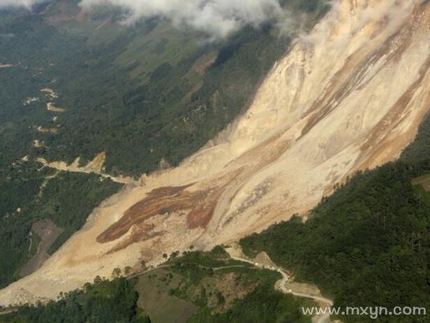 梦见山体滑坡发大水