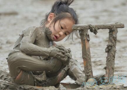 梦见脚上泥 周公解梦之梦到脚上泥