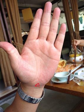 女人左手三角纹代表什么意思
