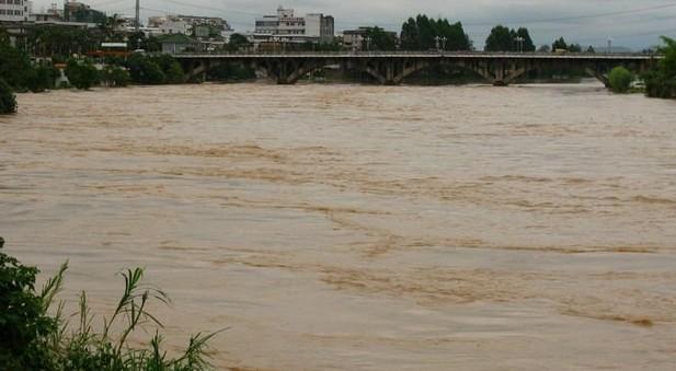 梦见下雨池塘涨水好不好?