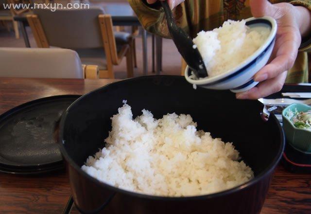 梦见盛饭周公解梦,梦见盛饭是什么意思?