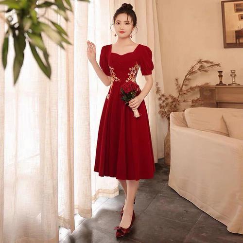 订婚买衣服应该几套换