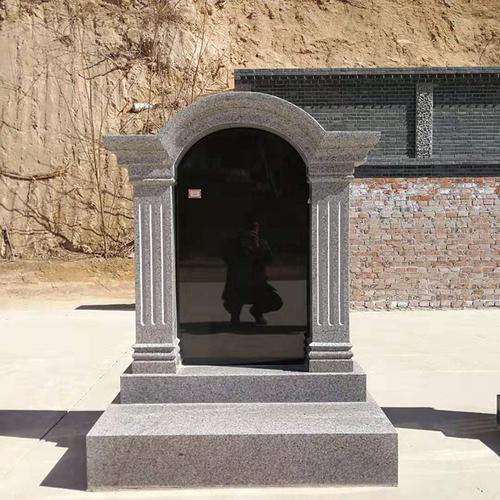 梦见墓碑和坟地是吉还是凶