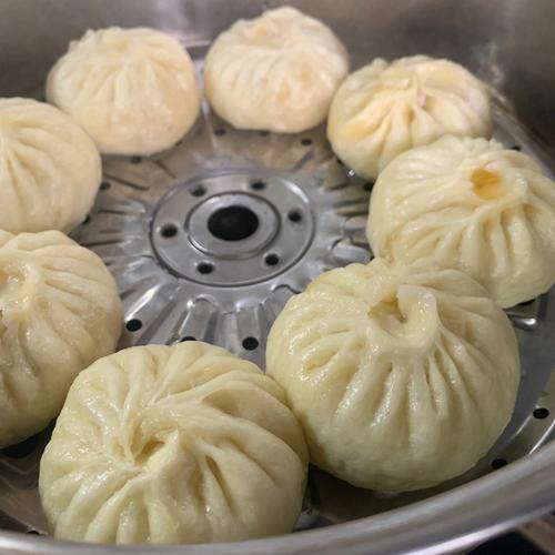 梦见自己蒸包子