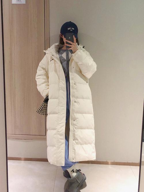 梦见下雪穿羽绒服是什么意思