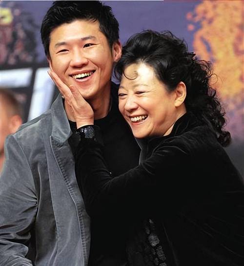 梦到前夫一家人什么意思