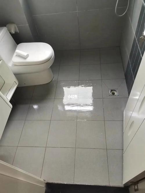梦见卫生间顶上在漏水是什么意思