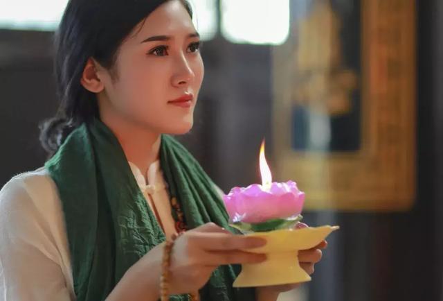 左右手都有佛眼的女人好吗